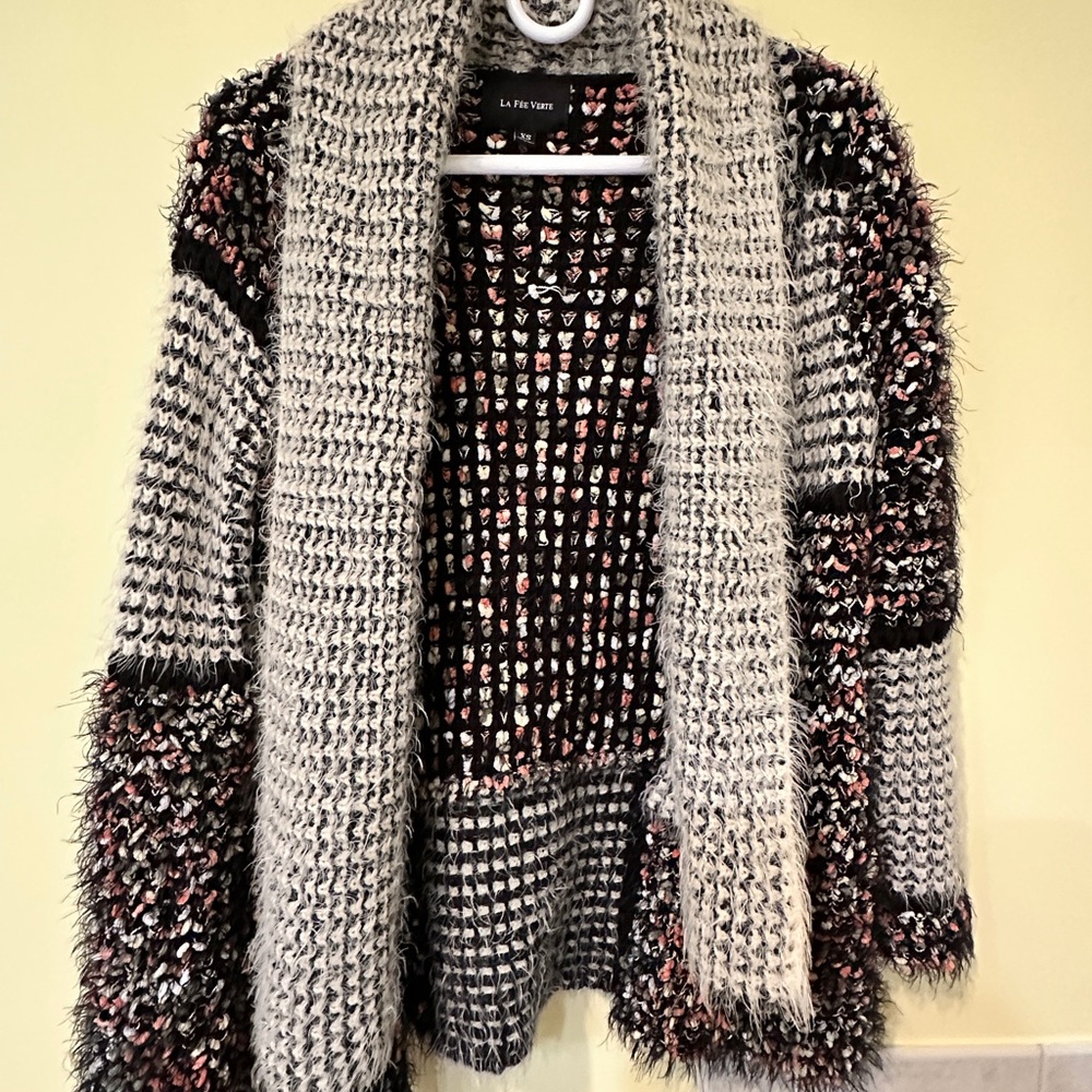 Women's Gray and Black Sweater
